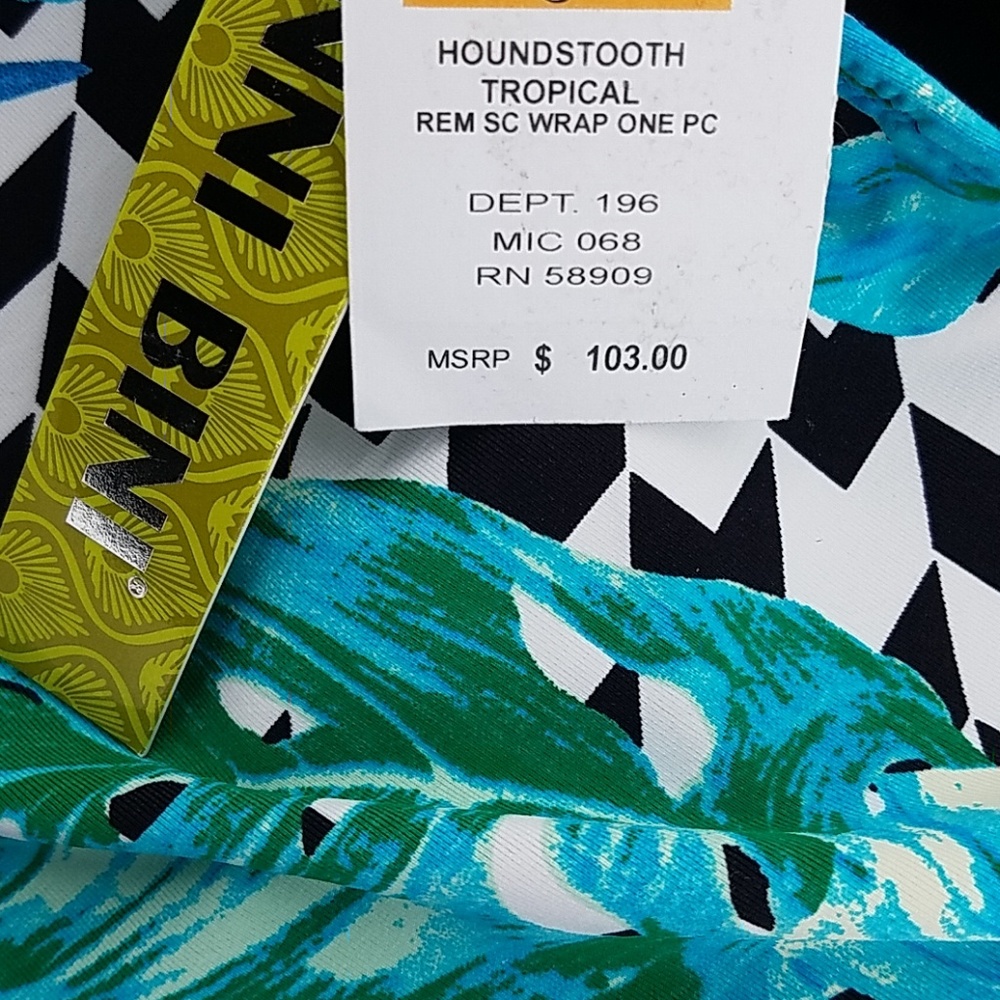 NWT Gianni Bini Tropical Wrap Plunge One Piece - Picture 7 of 7